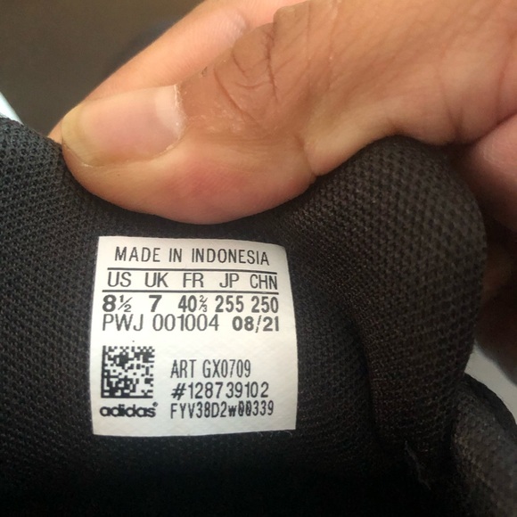 Ladies adidas shoes size 8.5 - Picture 2 of 2